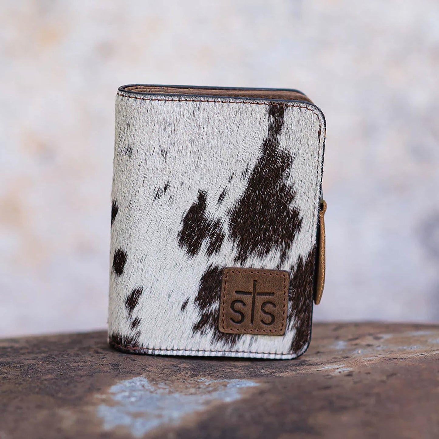 STS Ranchwear Womens Soni Distressed Brown Cowhide Zip Around Wallet