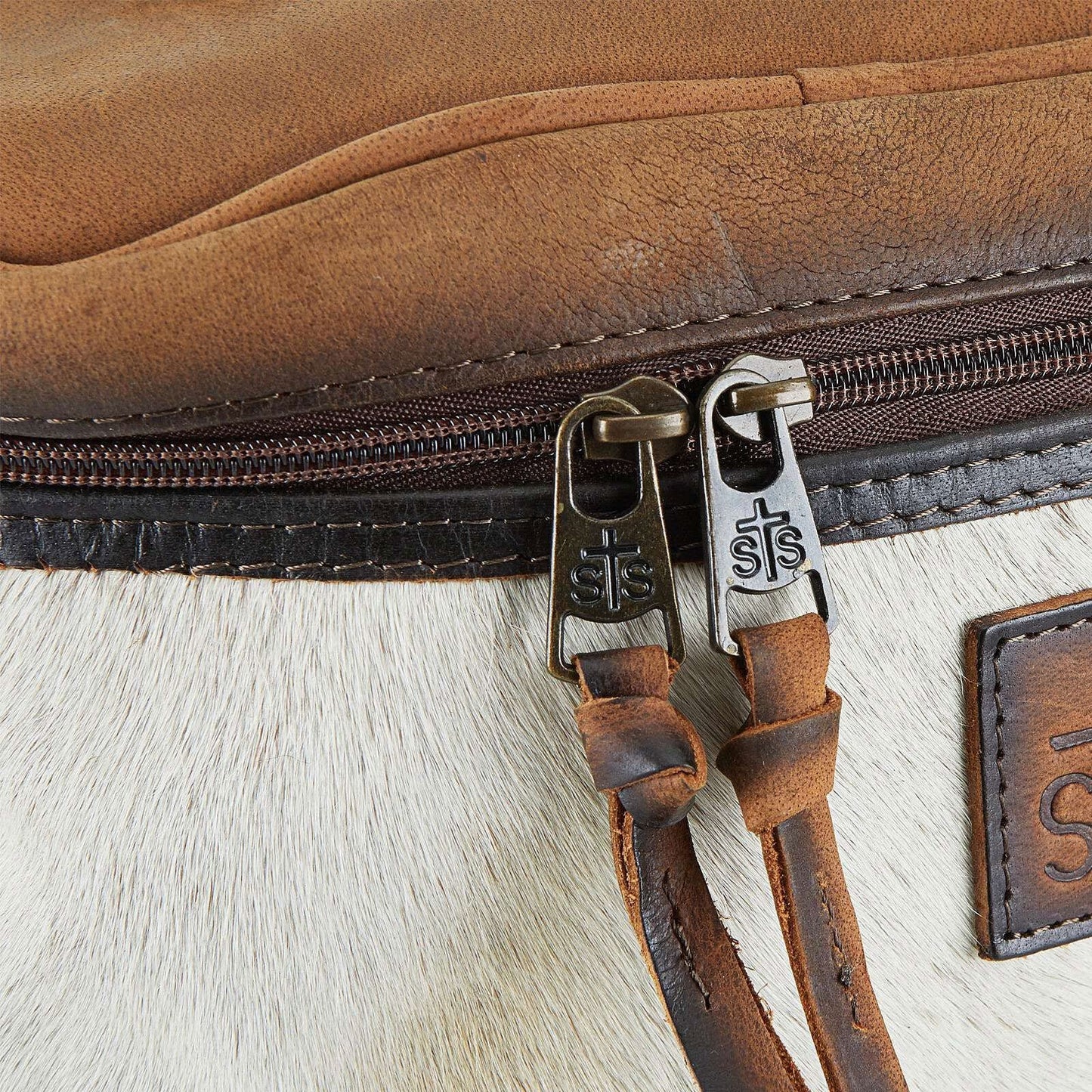 STS Ranchwear Cowhide Train Case